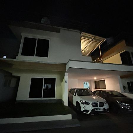 Blissful Home Near Coimbatore Airport Buitenkant foto